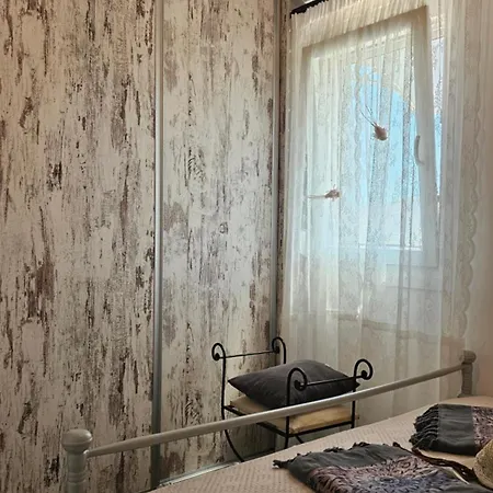 Milobsidian House Zefiría