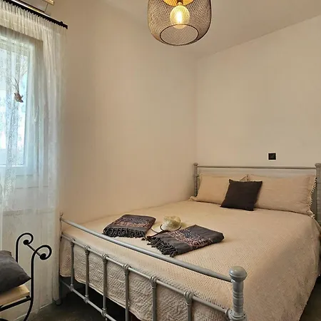 Milobsidian House * Zefiría