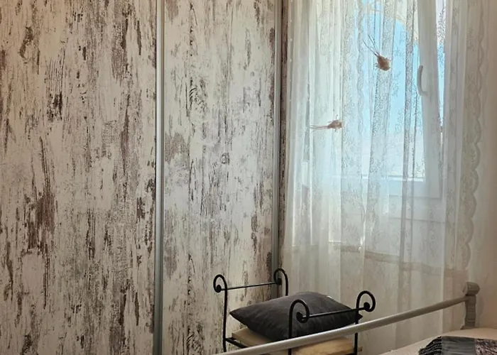 Milobsidian House Zefiría